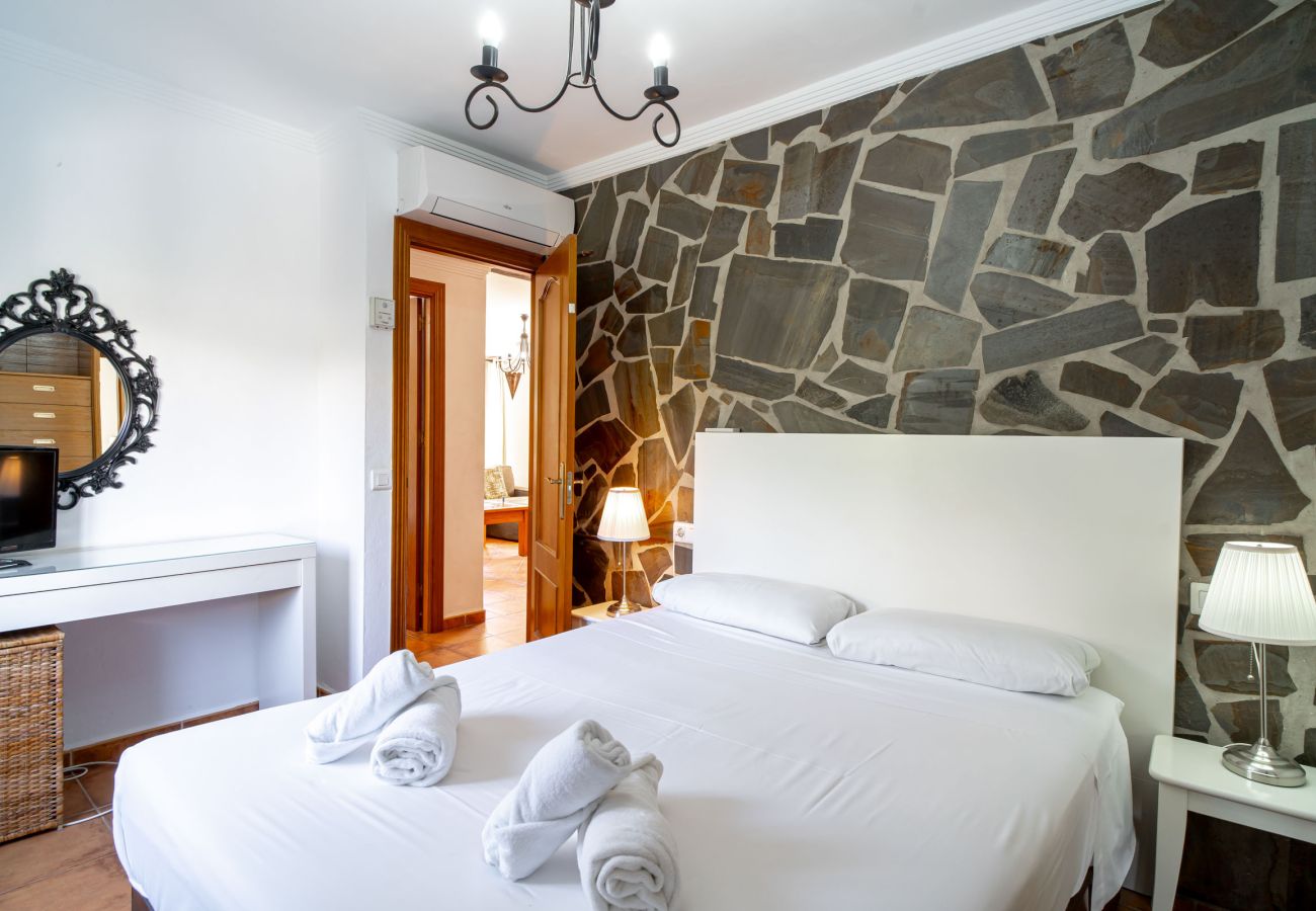 Dormitorio principal del apartamento Tahiti 2 7 con una cómoda cama doble de 150x190.
