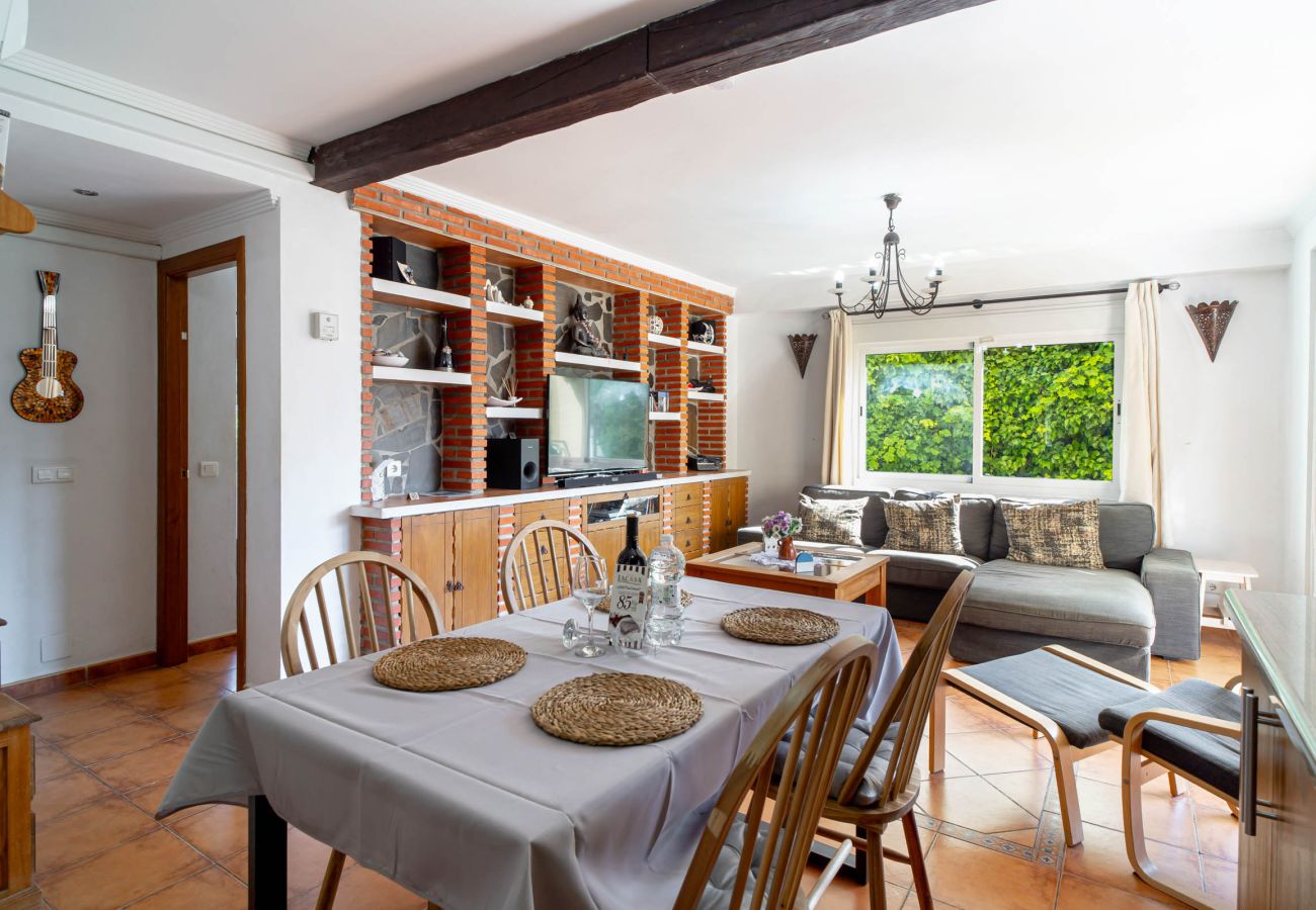 Apartamento en Nerja - Tahití 2 7: Apartamento Familiar para 4 Personas en Playa Burriana Nerja