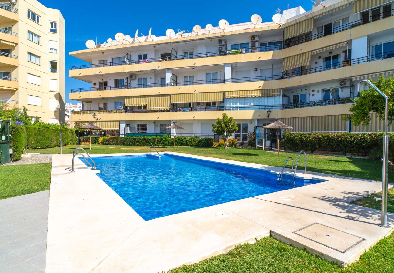 Apartamento en Nerja - Tahití 2 7: Apartamento Familiar para 4 Personas en Playa Burriana Nerja