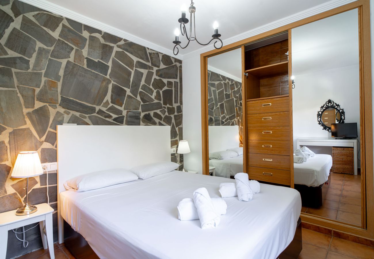 Apartamento en Nerja - Tahití 2 7: Apartamento Familiar para 4 Personas en Playa Burriana Nerja