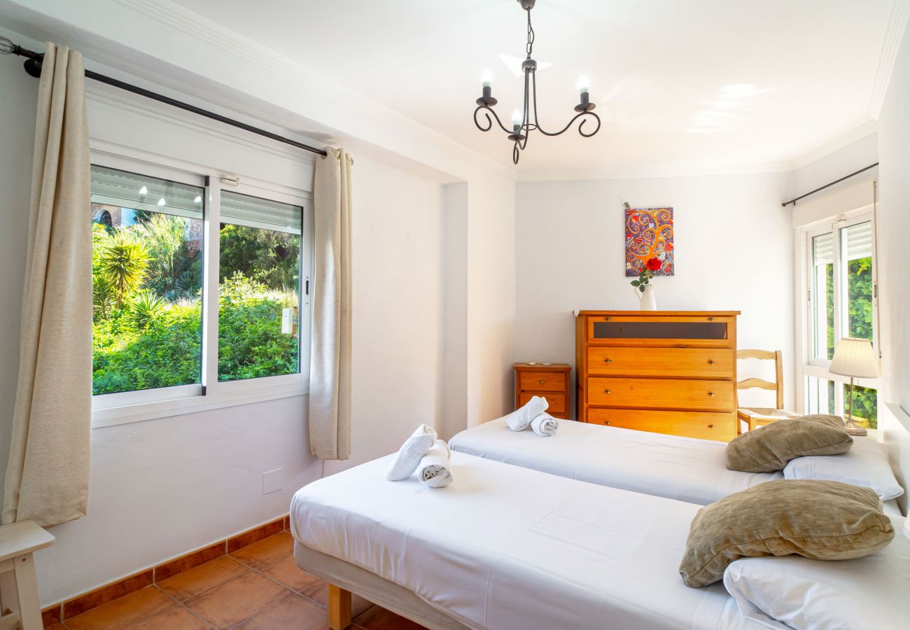 Apartamento en Nerja - Tahití 2 7: Apartamento Familiar para 4 Personas en Playa Burriana Nerja