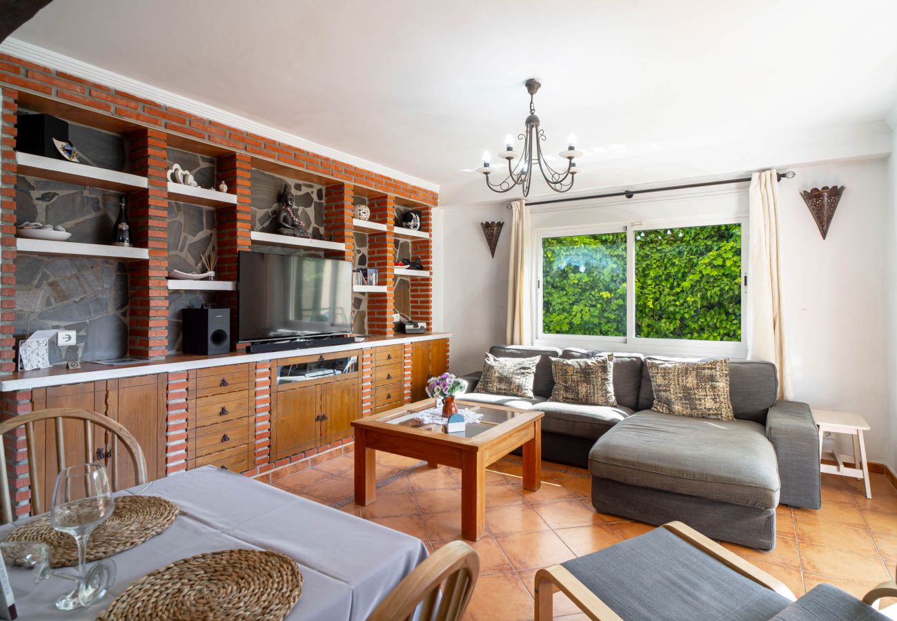 Apartamento en Nerja - Tahití 2 7: Apartamento Familiar para 4 Personas en Playa Burriana Nerja