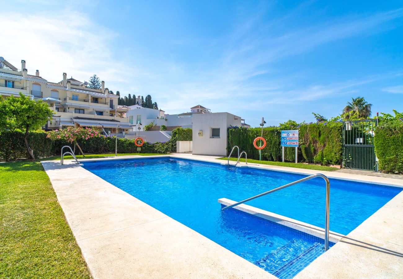 Piscina comunitaria y zonas comunes del complejo residencial Tahiti 2 7.