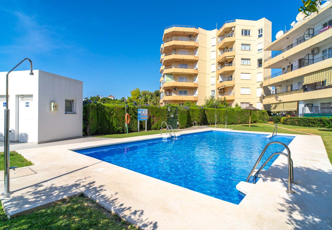 Apartamento en Nerja - Tahití 2 7: Apartamento Familiar para 4 Personas en Playa Burriana Nerja