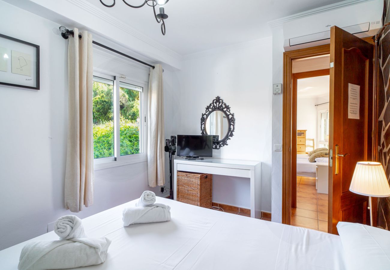 Apartamento en Nerja - Tahití 2 7: Apartamento Familiar para 4 Personas en Playa Burriana Nerja