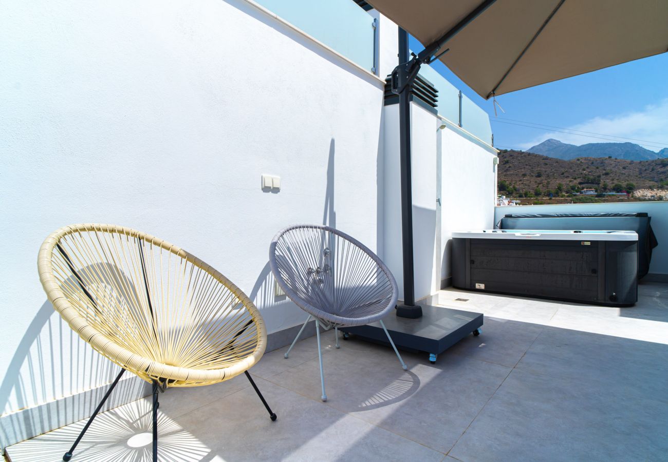 Villa en Nerja - Casa Mezcal - Villa para 4 Personas con Piscina Privada y Jacuzzi en Nerja