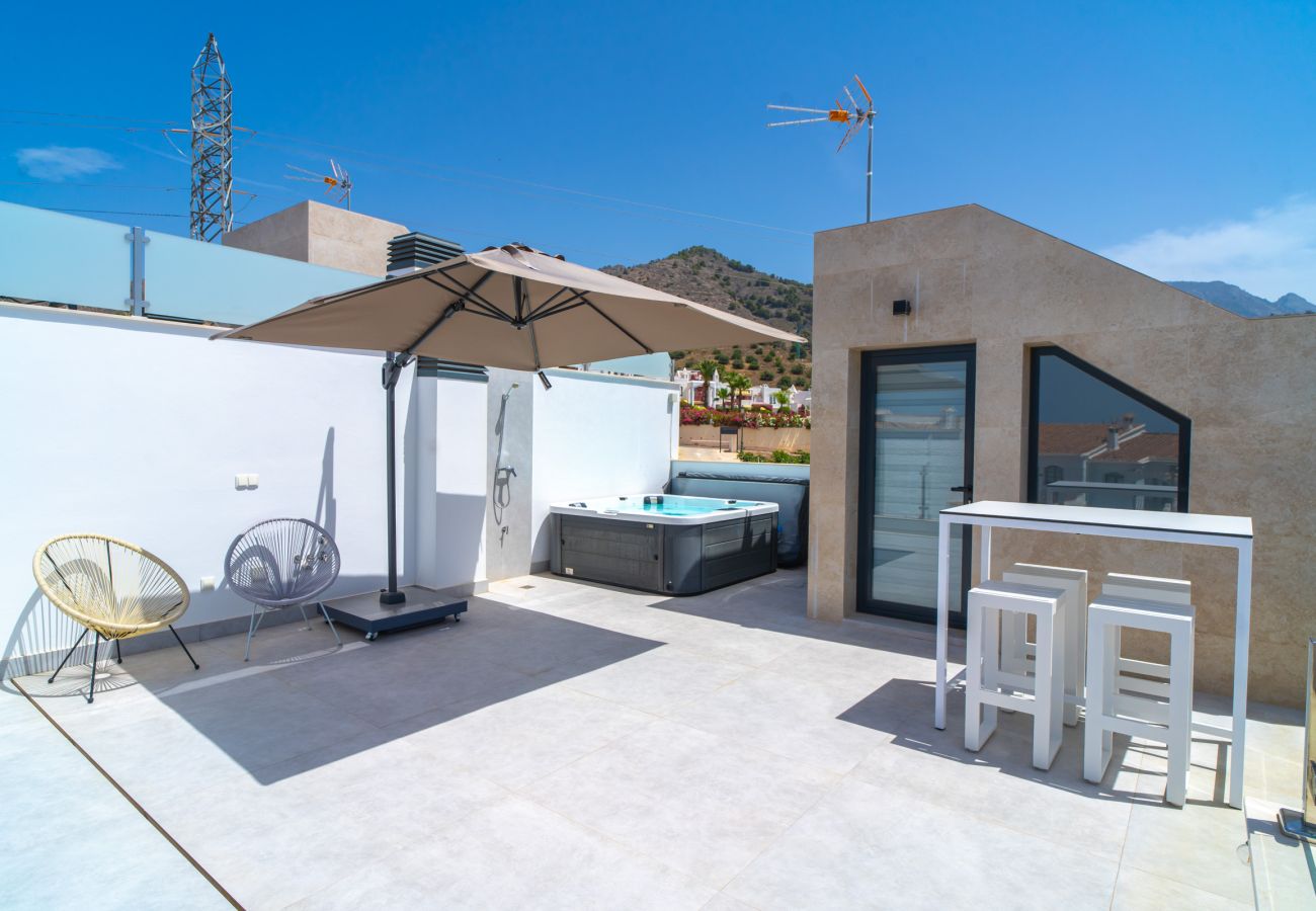 Villa en Nerja - Casa Mezcal - Villa para 4 Personas con Piscina Privada y Jacuzzi en Nerja