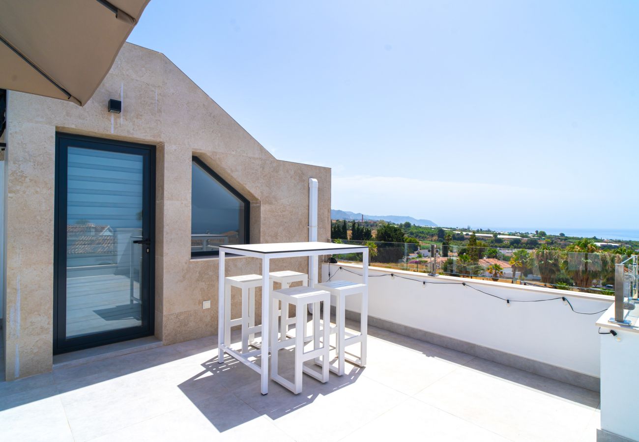 Villa en Nerja - Casa Mezcal - Villa para 4 Personas con Piscina Privada y Jacuzzi en Nerja