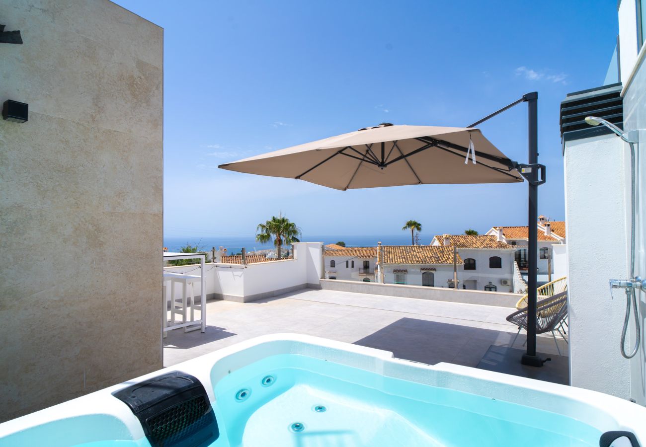 Villa en Nerja - Casa Mezcal - Villa para 4 Personas con Piscina Privada y Jacuzzi en Nerja
