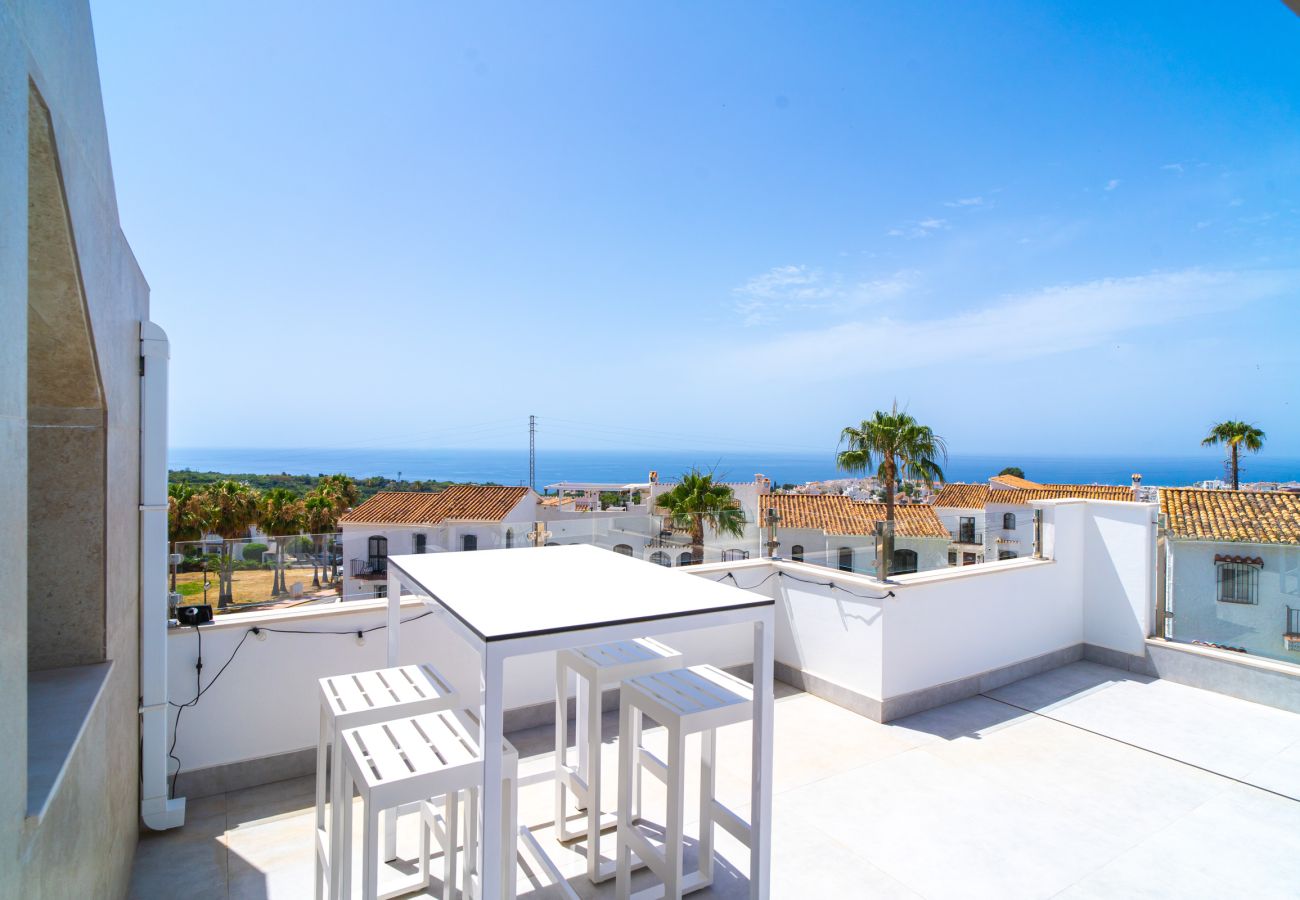 Azotea con impresionantes vistas al mar de la villa de lujo Casa Mezcal en Nerja