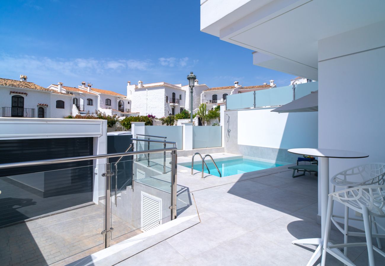 Villa en Nerja - Casa Mezcal - Villa para 4 Personas con Piscina Privada y Jacuzzi en Nerja
