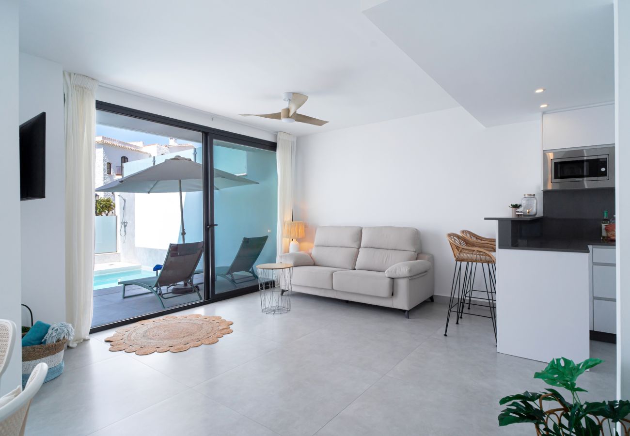 Villa en Nerja - Casa Mezcal - Villa para 4 Personas con Piscina Privada y Jacuzzi en Nerja