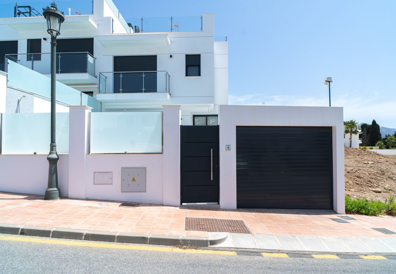 Villa en Nerja - Casa Mezcal - Villa para 4 Personas con Piscina Privada y Jacuzzi en Nerja
