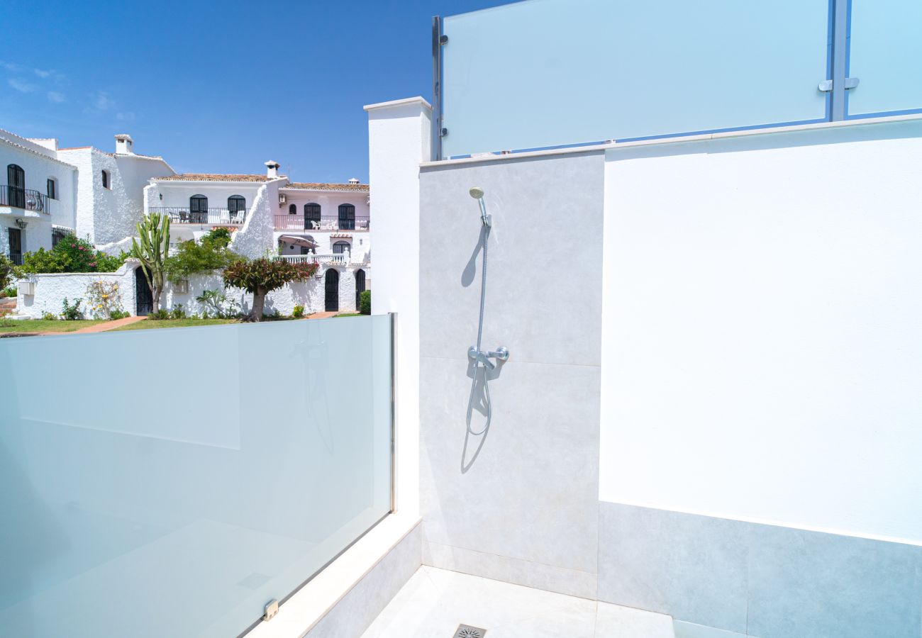 Villa en Nerja - Casa Mezcal - Villa para 4 Personas con Piscina Privada y Jacuzzi en Nerja