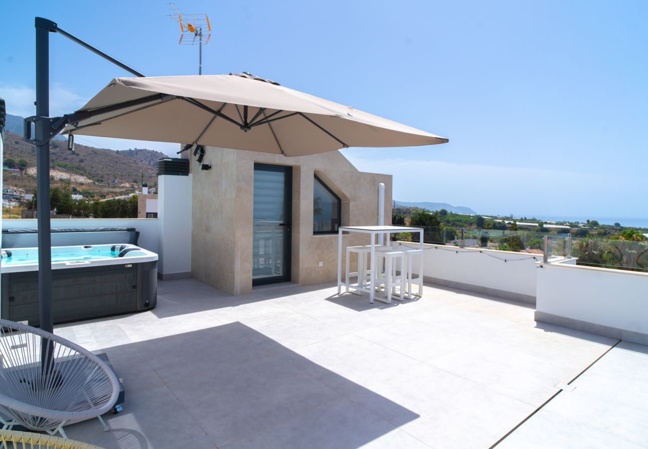 Villa en Nerja - Casa Mezcal - Villa para 4 Personas con Piscina Privada y Jacuzzi en Nerja