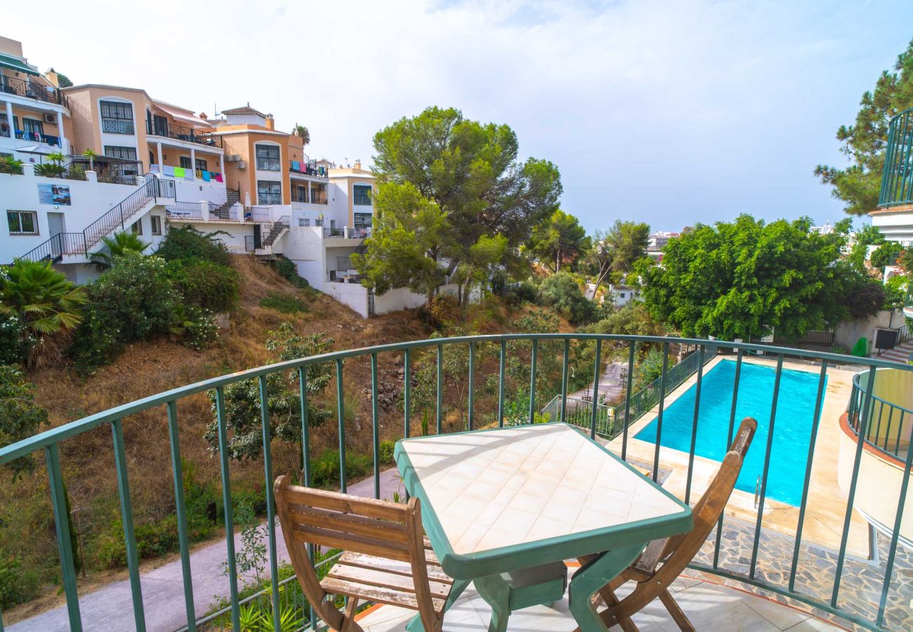 Balcón con vistas a la piscina zona de Playa Burriana Nerja
