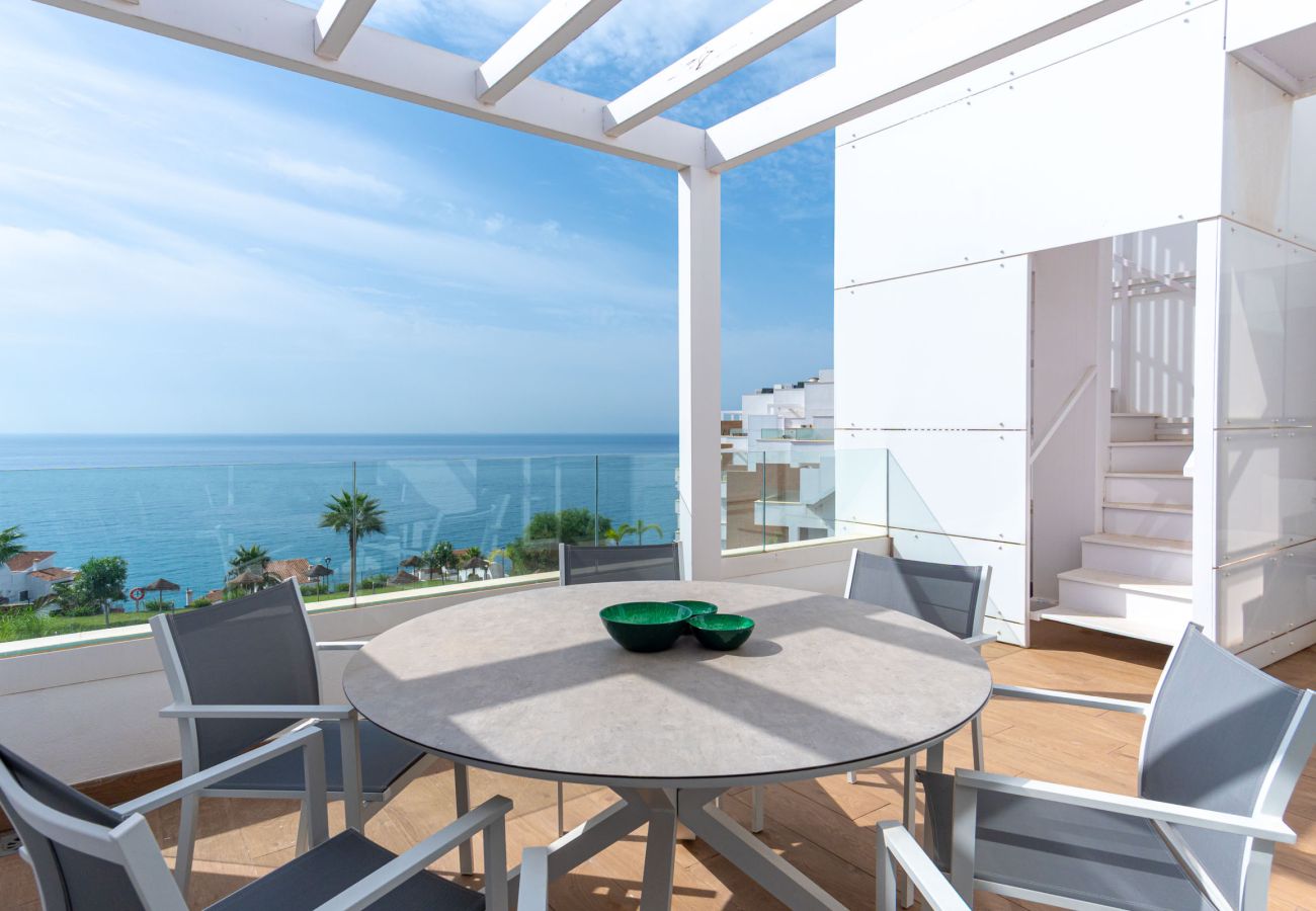 Terraza privada con vistas al mar en ático de Isea Calaceite, cerca de Nerja